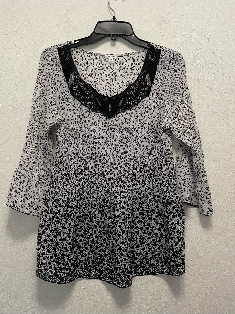 Nicola Women's 3/4 Sleeve Black And White Stretch Tunic Top Bell Sleeve Size XL